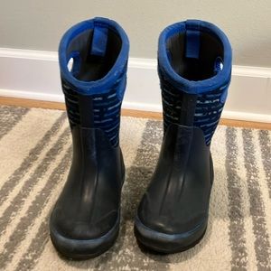 Bog snow boots size 10